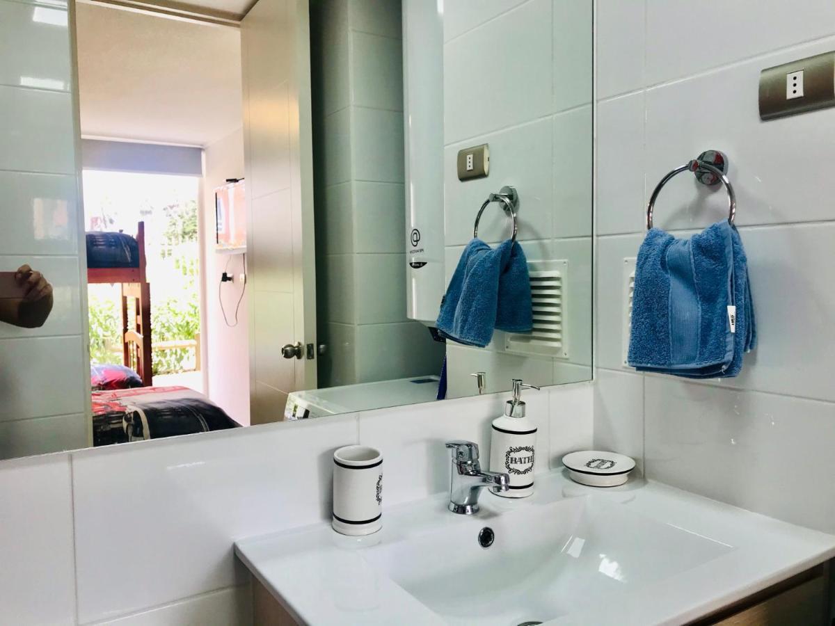 Entremar Y Piscina En Apartamento