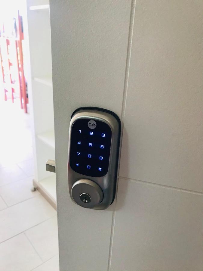 Entremar Y Piscina En Apartamento