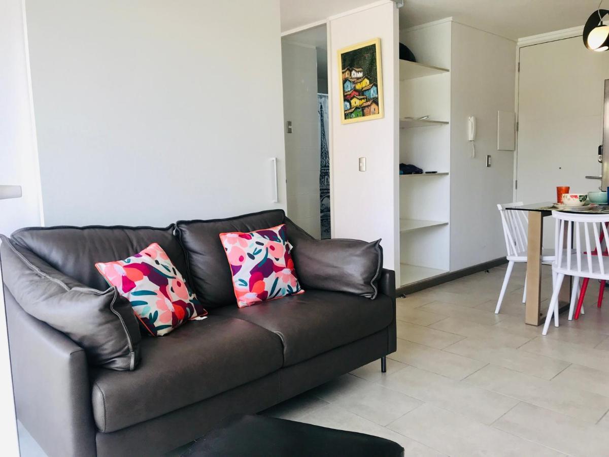 Entremar Y Piscina En Apartamento