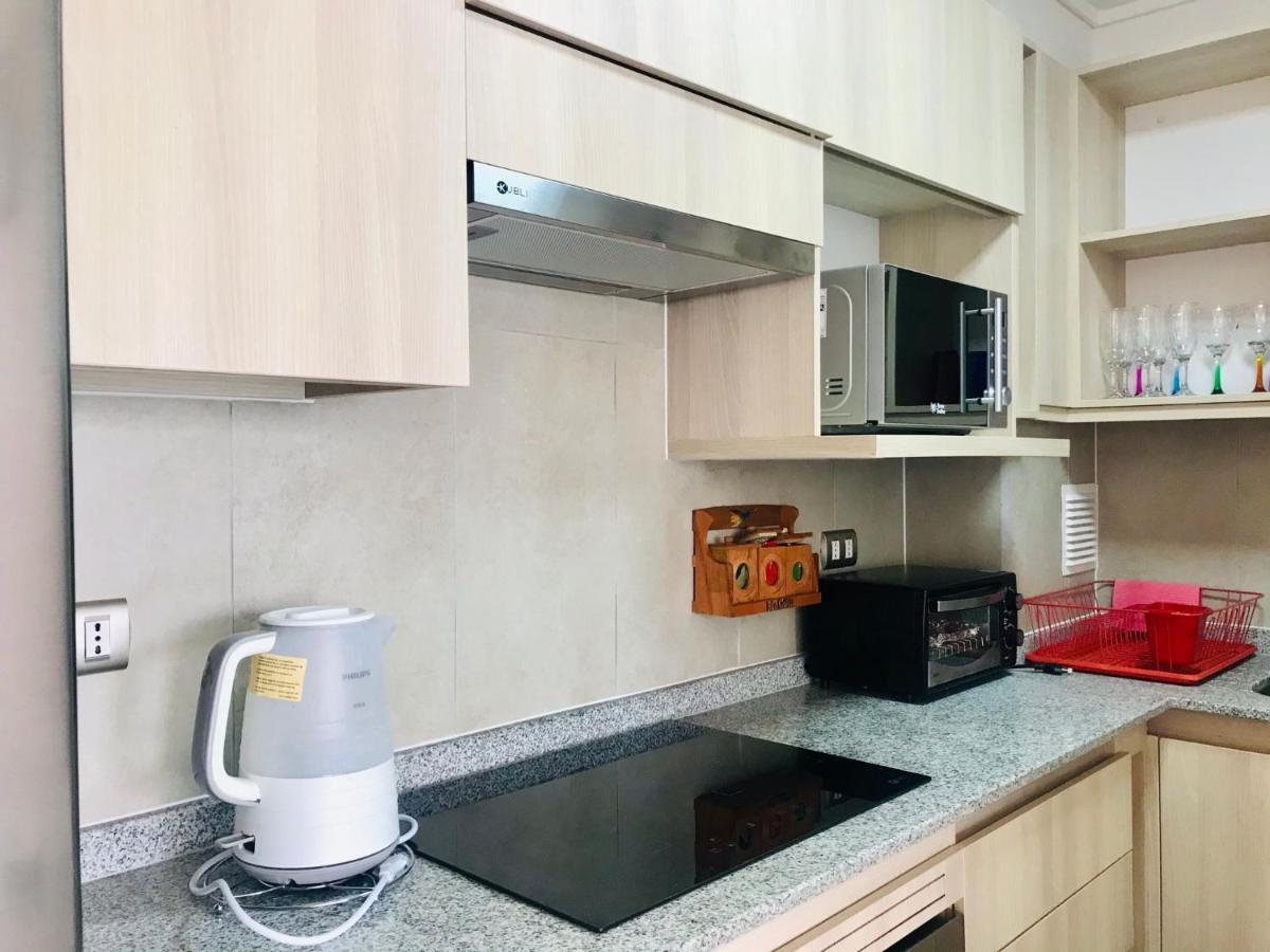 Entremar Y Piscina En Apartamento
