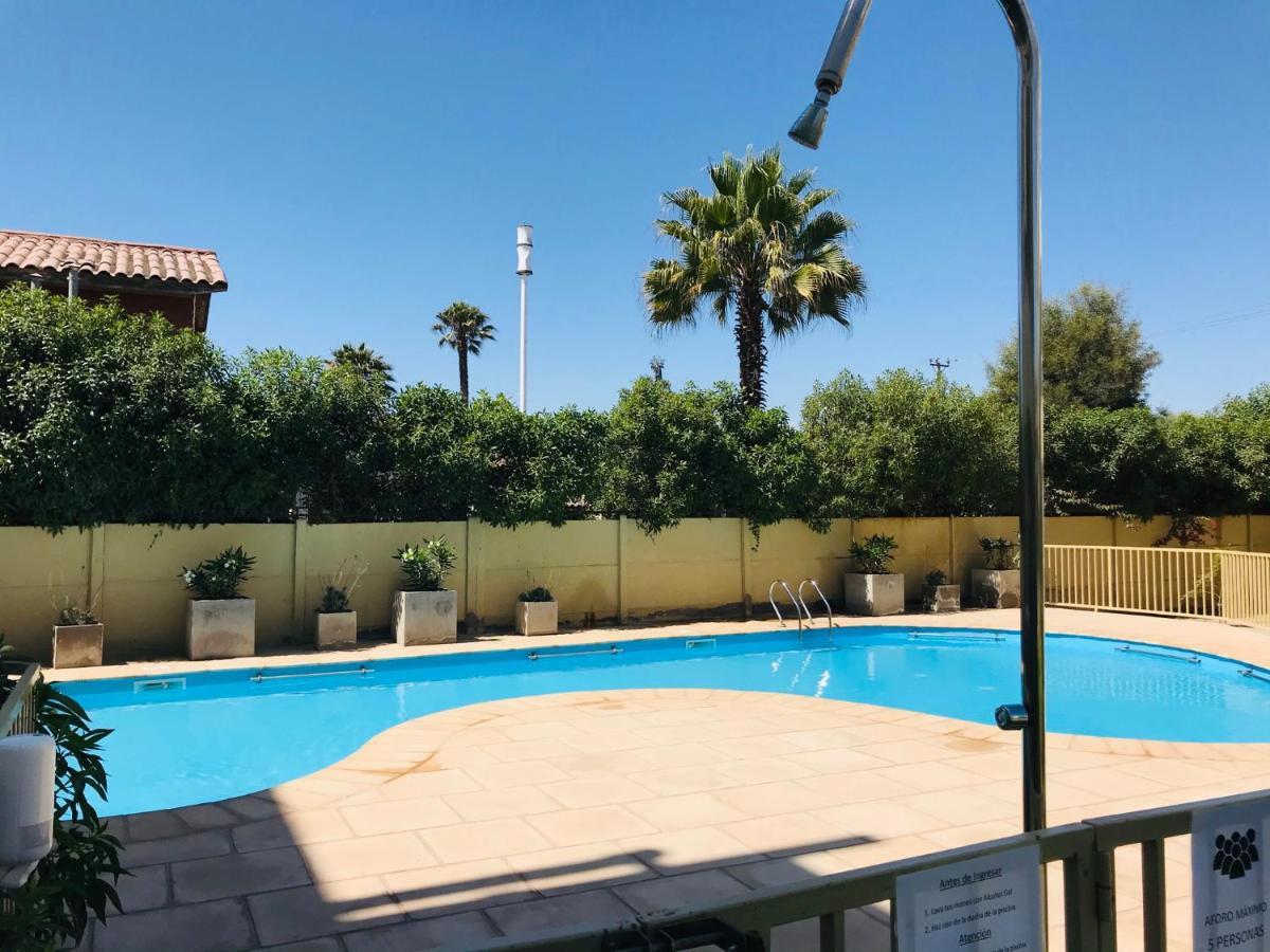 Entremar Y Piscina En *