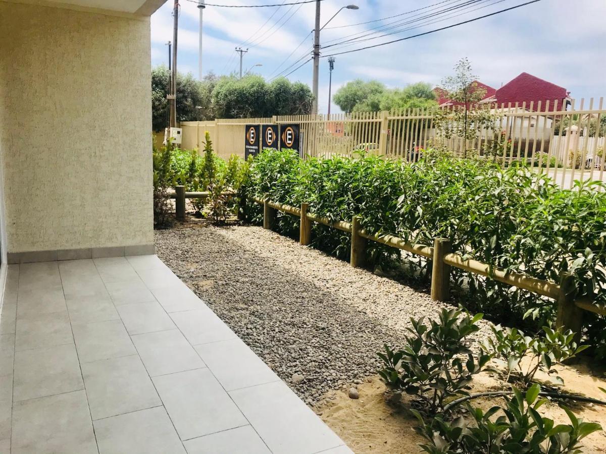 Entremar Y Piscina En Apartamento