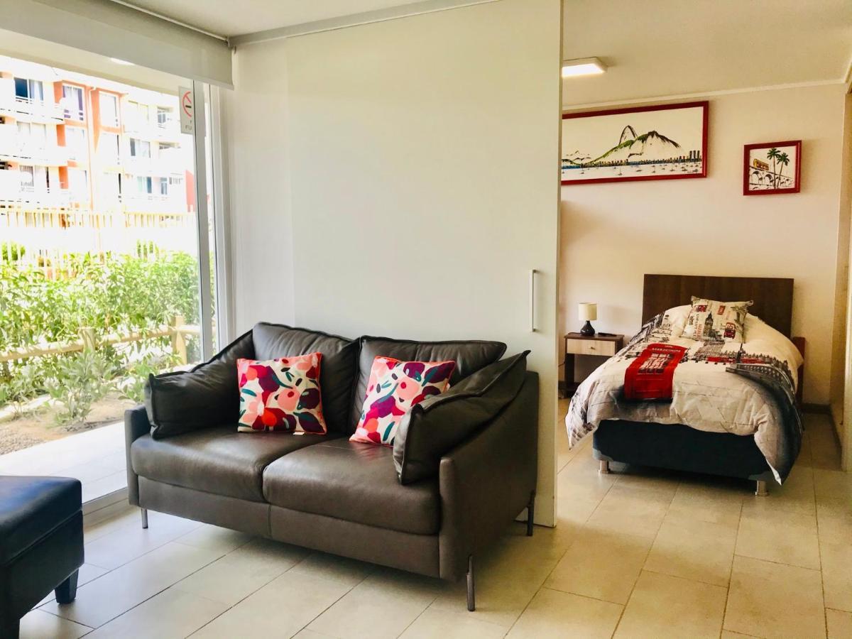 Entremar Y Piscina En Apartamento La Serena